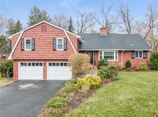 11 Ravenwood Rd, West Hartford, CT 06107