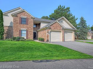 37029 Ridgedale Ct #88, Farmington, MI 48331
