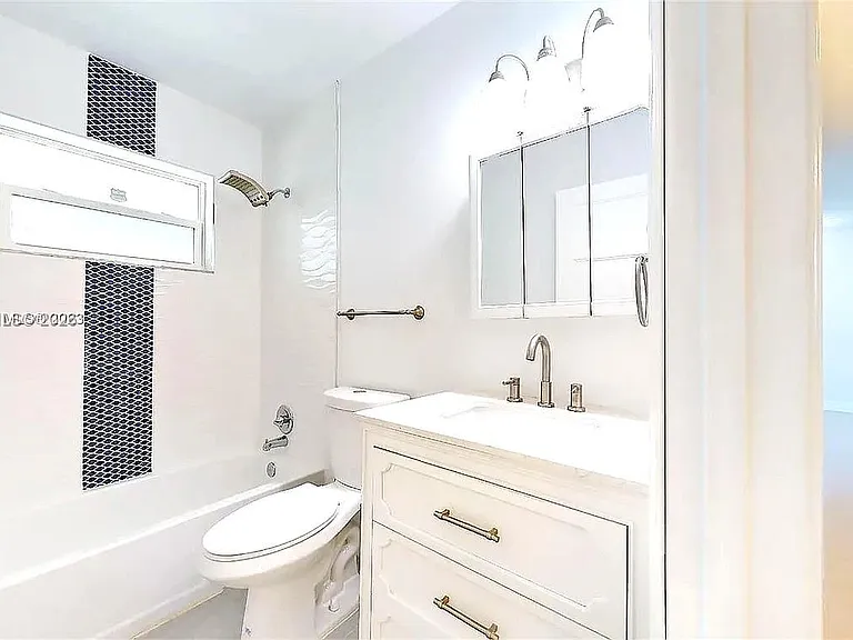 22220 SW 112th Ave — Photo 3