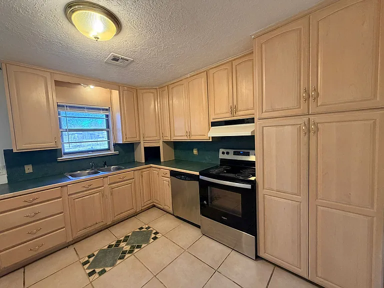 1323 SE Clover Ln — Photo 6