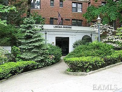 1 Broad Pkwy #1B