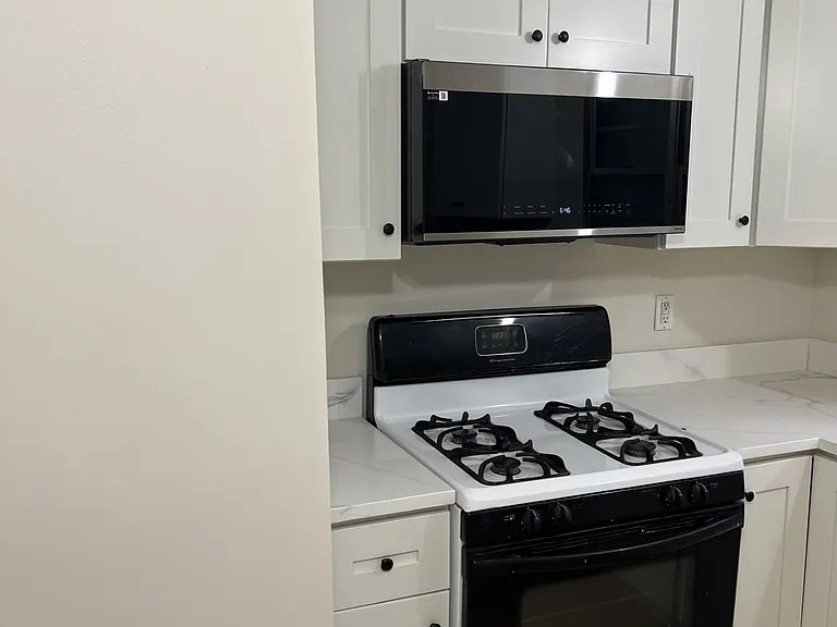 5855 Pershing Ave — Photo 8