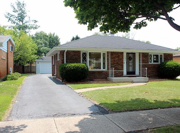2nd image of 10841 Hastings St
