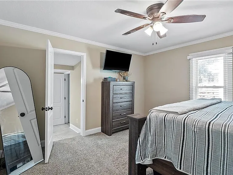 210 E Kay St — Photo 24