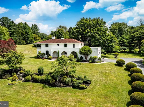 2450 White Horse Rd, Berwyn, PA 19312