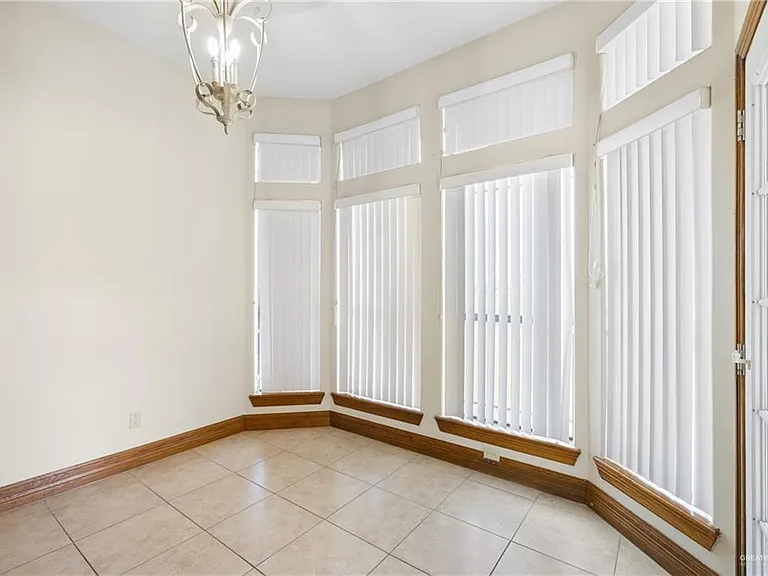 801 New Orleans Cir — Photo 6