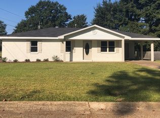 1935 Tuscola Dr, Grenada, MS 38901