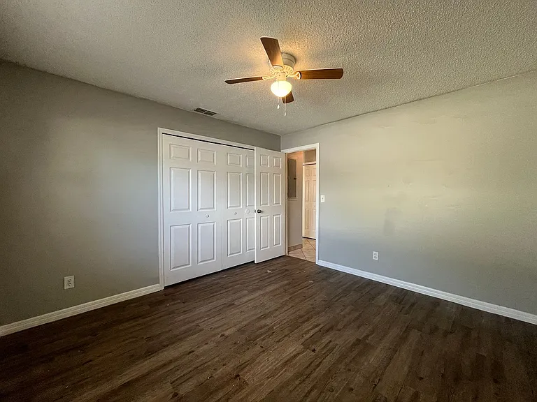 910 S Center St — Photo 9