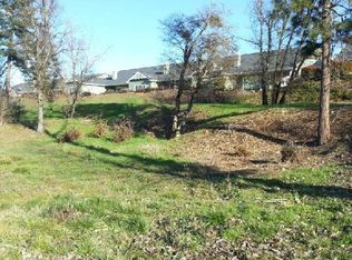 1532 S Shasta Ave, Eagle Point, OR 97524