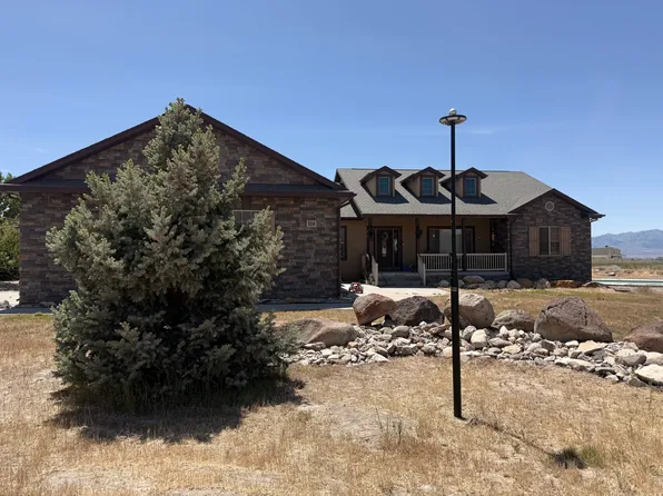 1114 E Beehive Dr, Tooele, UT 84074