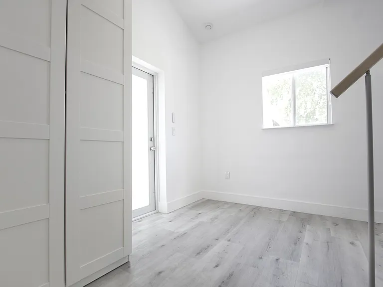 876 NE 81st St #2 — Photo 7