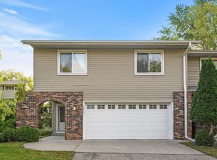 7355 Bagpipe Blvd, Eden Prairie, MN 55346