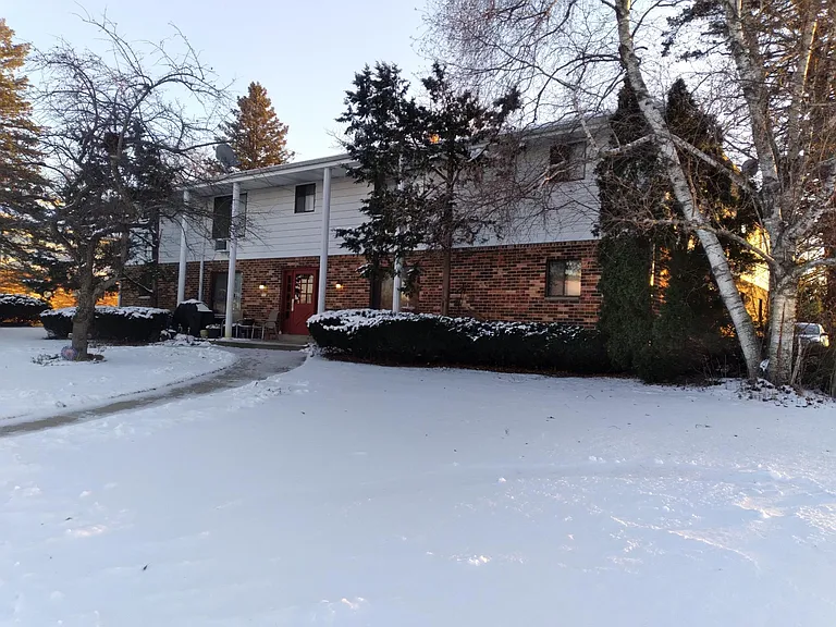 1317 E Kilbourn Ave — Photo 9