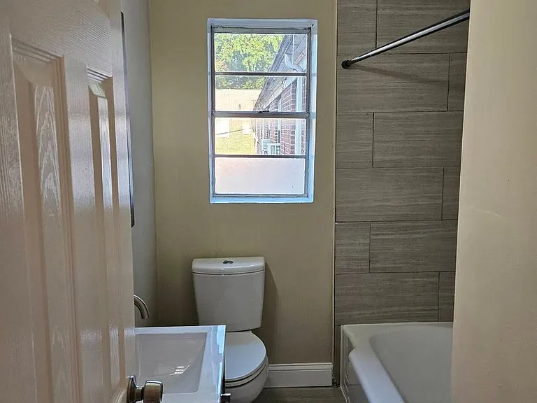 Michael Manor Apartment Homes — Photo 38