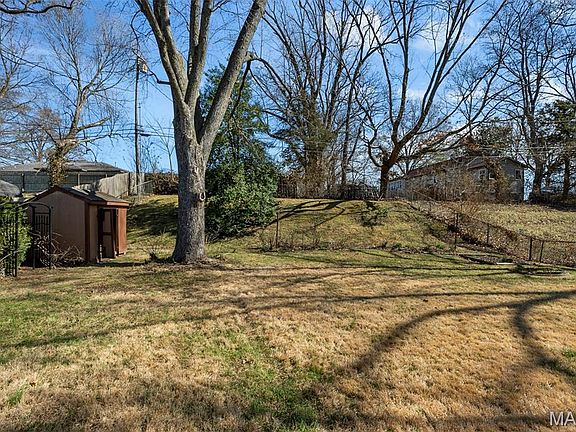 5th image of 1052 Dorothy St