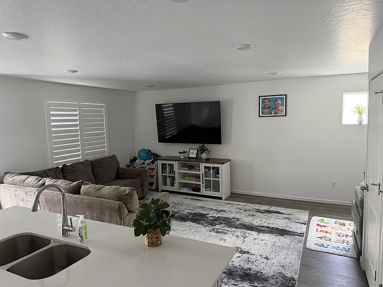 3826 S Landmark Ln — Photo 3