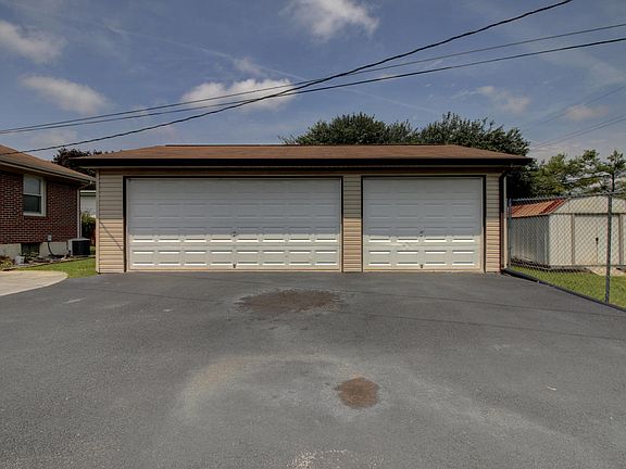 5th image of 4347 Holmes St NE