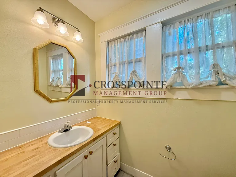 431 S College Ave — Photo 15