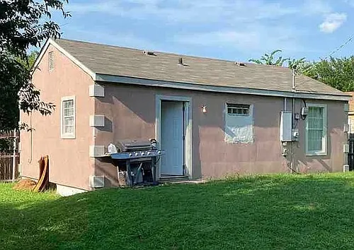 1225 SW 25th Pl Photo 1