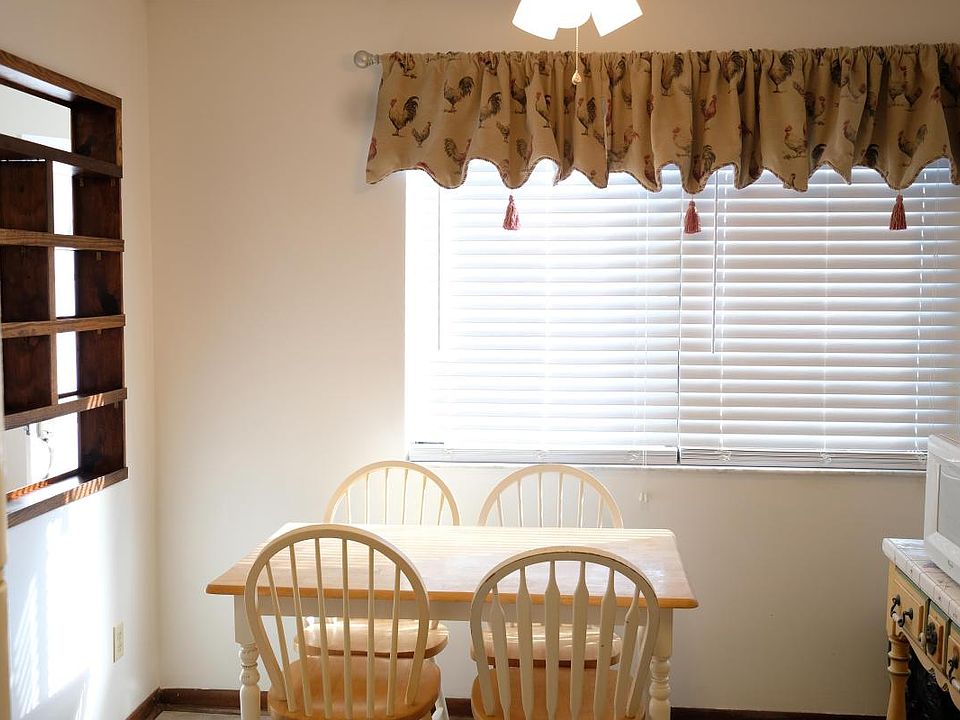Eat-in Kitchen