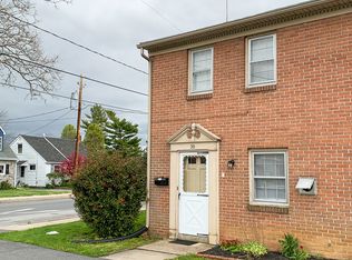 20 Colonial Park, New Holland, PA 17557
