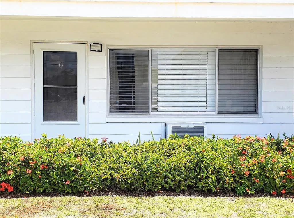 1 bed, 1.0 bath, 585 sqft, $1,200 — Photo 2