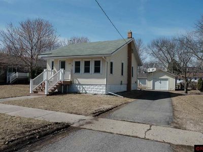 220 S Ramsey St, Blue Earth, MN, 56013