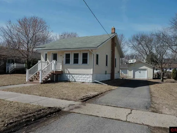 220 S Ramsey St, Blue Earth, MN 56013