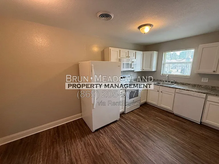 5540 N Broadway St #8 — Photo 7