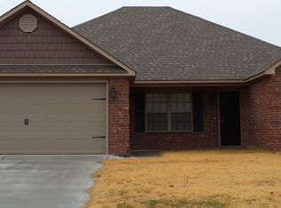 573 N Country Farm Rd, Fayetteville, AR 72704