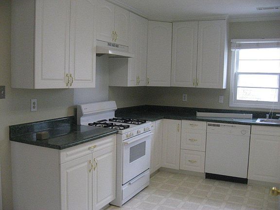 Kitchen - Gas stove!