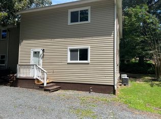 18402 Cedar Dr #A, Triangle, VA 22172