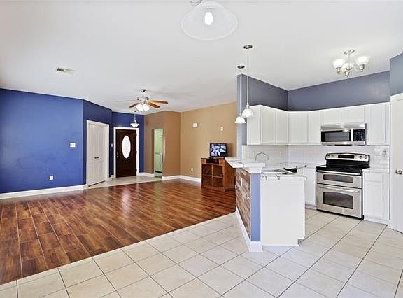 5th image of 4428 Park Shore Dr