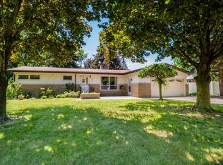 1550 S Windsor Dr, Saint Joseph, MI 49085