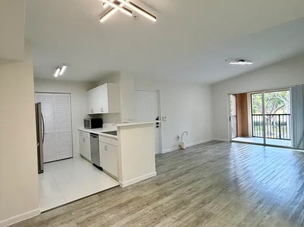 4852 N State Road 7 APT 207, Coral Springs, FL 33073