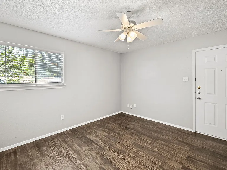 Awesome open Studio Apartments Close to Downtown — Photo 20