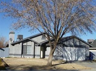 831 E Kettering St, Lancaster, CA 93535