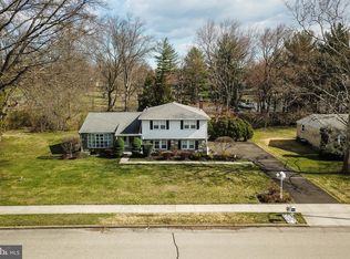 825 Warfield Ln, Huntingdon Valley, PA 19006