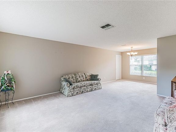 5th image of 2778 Lomond Dr