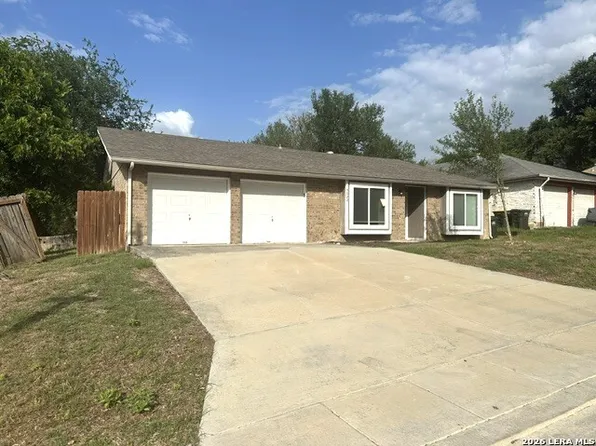 5022 CRESTWOOD DR, Schertz, TX 78108