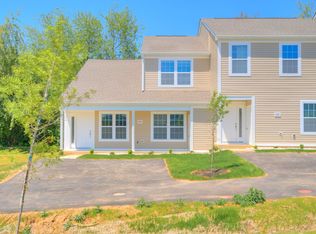 690 Twisted Oak Dr NW, Christiansburg, VA 24073