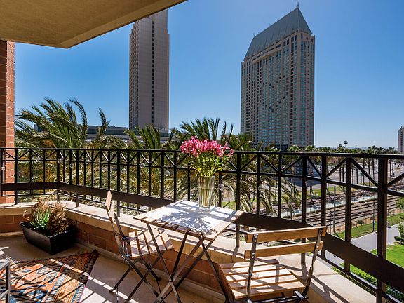 2nd image of 500 W Harbor Dr Unit 522