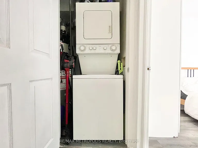 11 Niagara St W #38 — Photo 4