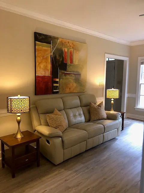 3 bed, 1605 sqft, $3,600 — Photo 3