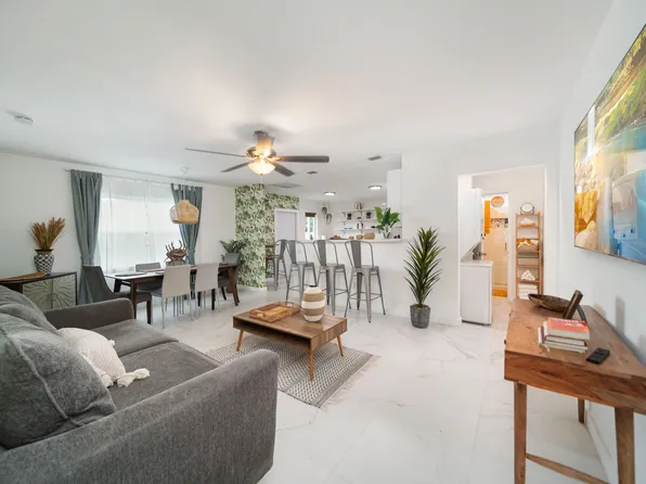 810 NW 21st Ct, Miami, FL 33125