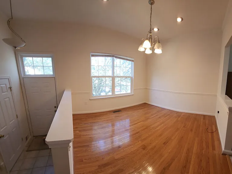 8707 Farnham Way — Photo 13