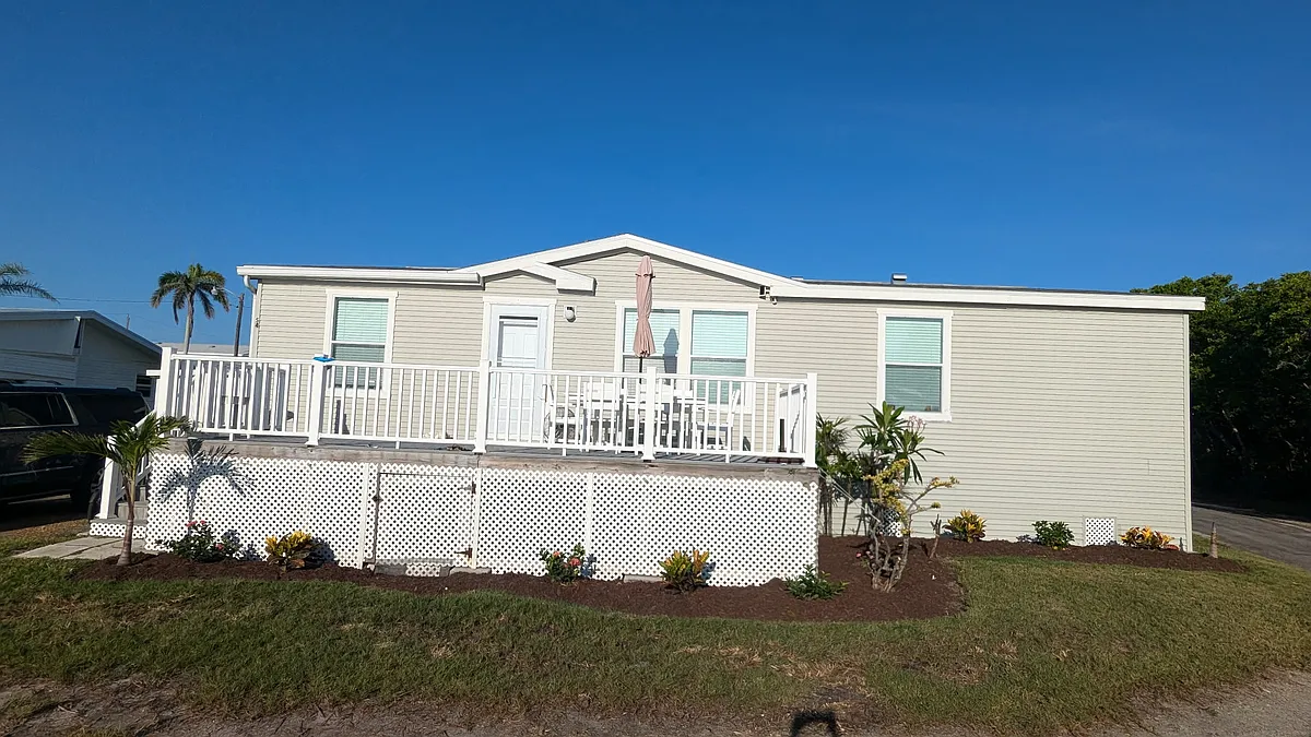 Building Photo - 2601 Gulf Dr N