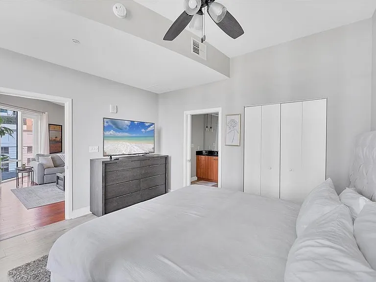 525 E Jackson St #609 — Photo 22