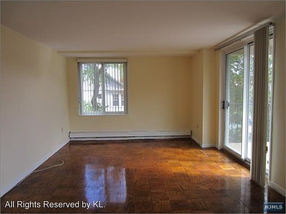 2nd image of 1 Wall St APT 1B