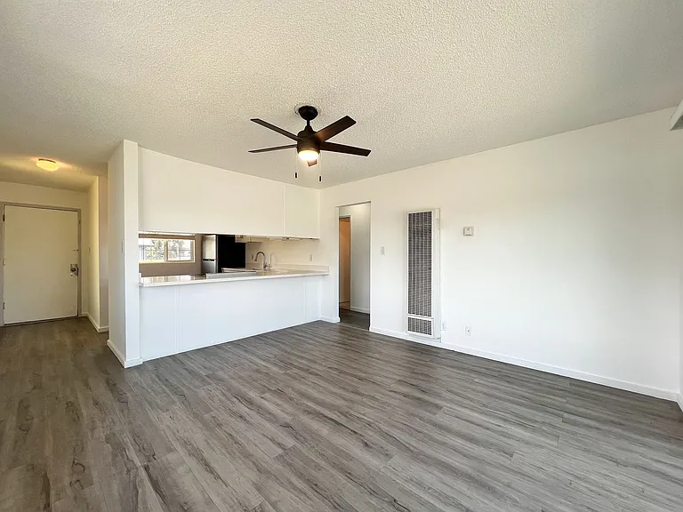 577 Freeway Dr — Photo 9